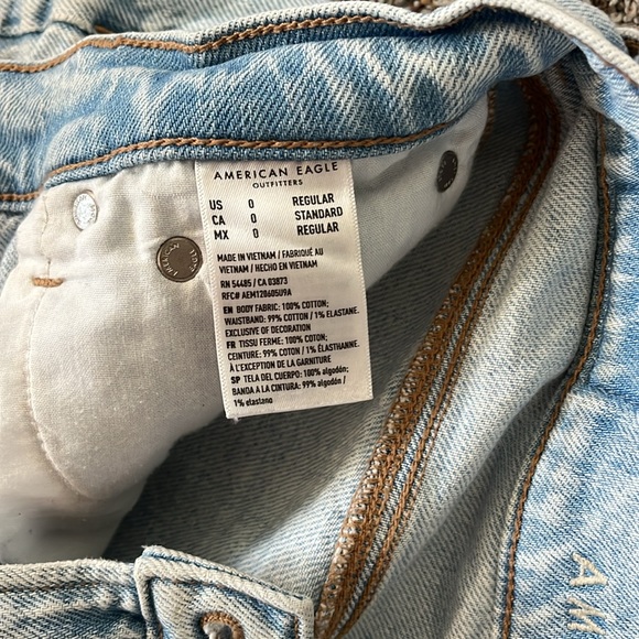 American Eagle High-rise 90’s Boyfriend Jeans - Picture 4 of 5